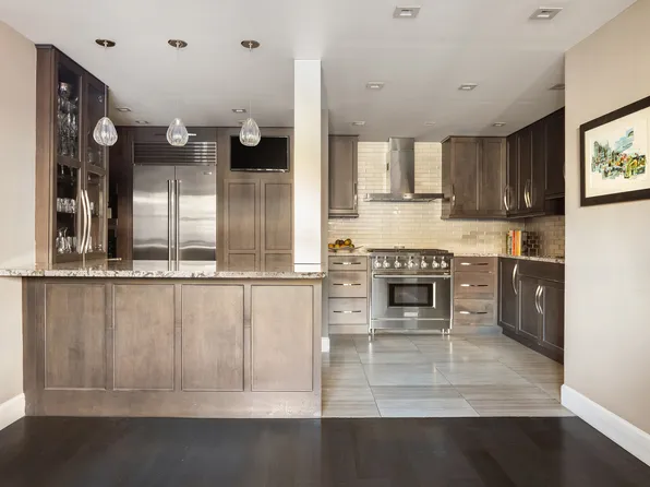 130 East 18th Street image 4 of 11