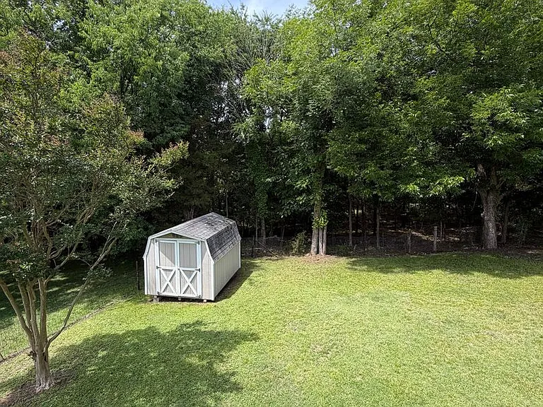 114 Schoolfield Dr — Photo 6