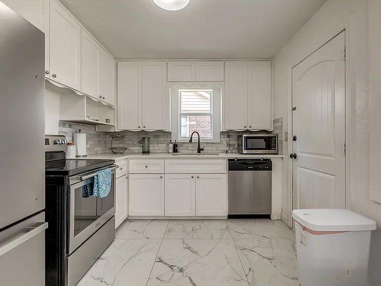 3317 NW 42nd St — Photo 37