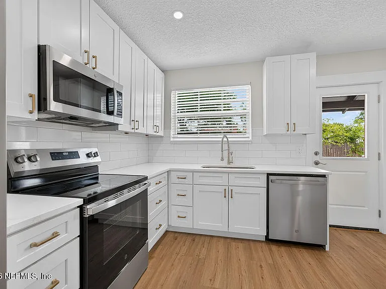 2247 Riverside Ave #3 — Photo 7