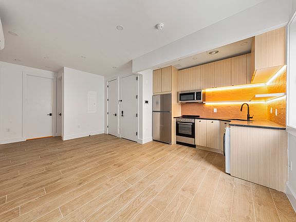 4th image of 1694 Pacific St #3A