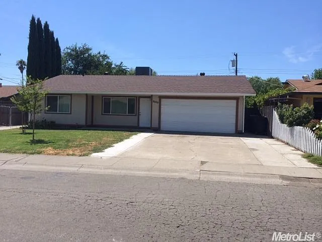 6829 Weddigen Way photo 1