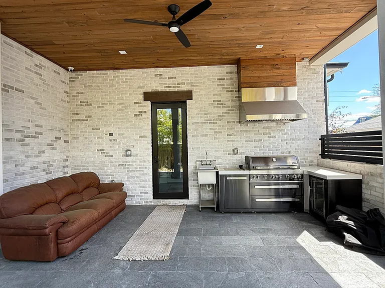 439 W Comstock Ave — Photo 5