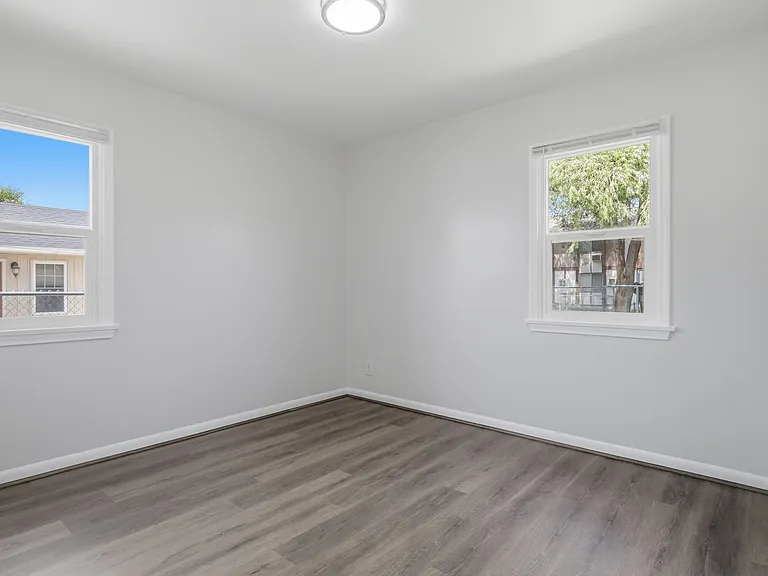 654 W Lennox St — Photo 11