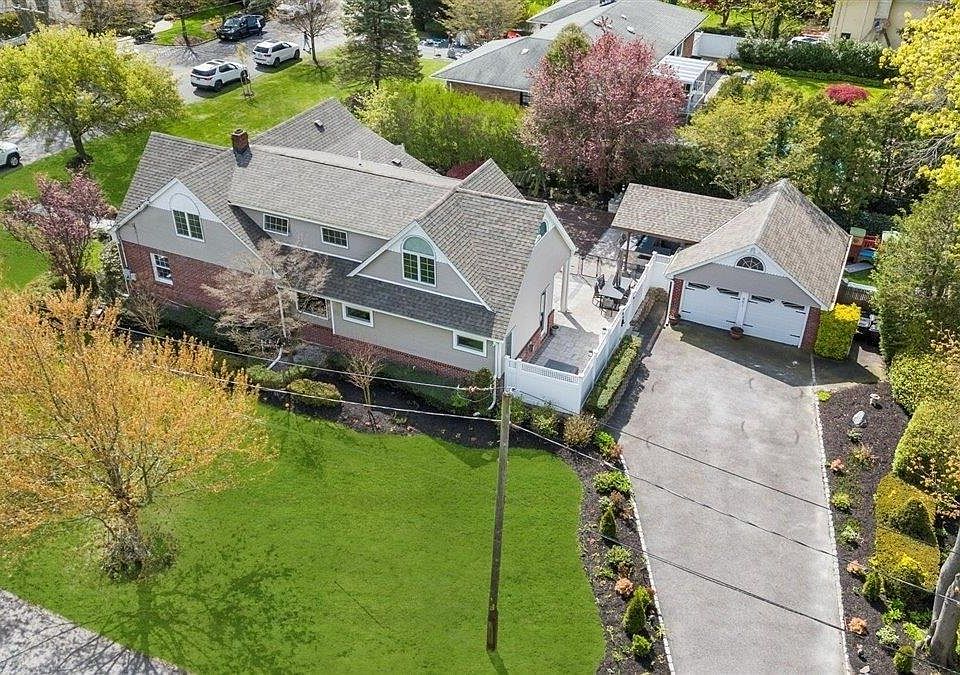 1st image of 451 N Windsor Avenue