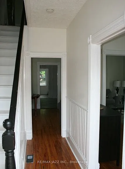 177 Athol St E — Photo 5