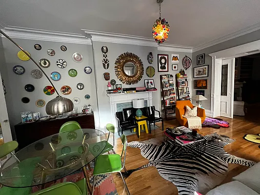 Rented by Salon Realty Corp | media 13