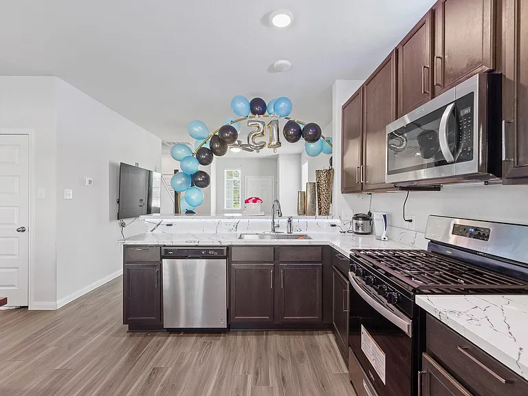 22126 Regal Heights Ln — Photo 9