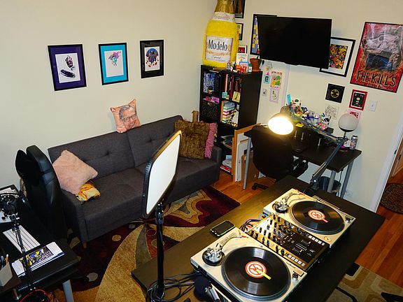 3rd image of 2905 W Shakespeare Ave APT 2S