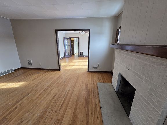 4th image of 359 Hillsdale Ave Floor 2