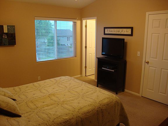5th image of 4031 N 172nd Ave