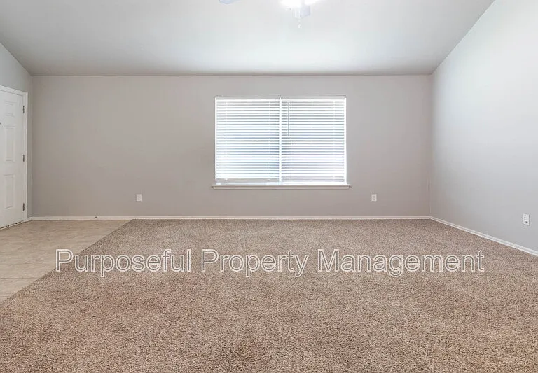 617 SW 36th St — Photo 5