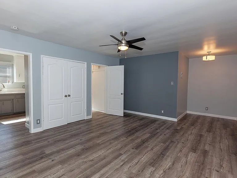 1863 Pine Ave #7 — Photo 2