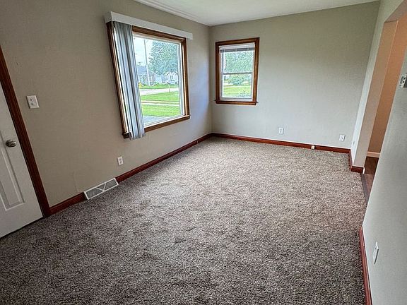 5th image of 216 Winona Dr