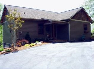 103 Raewood Dr, Canton, NC 28716