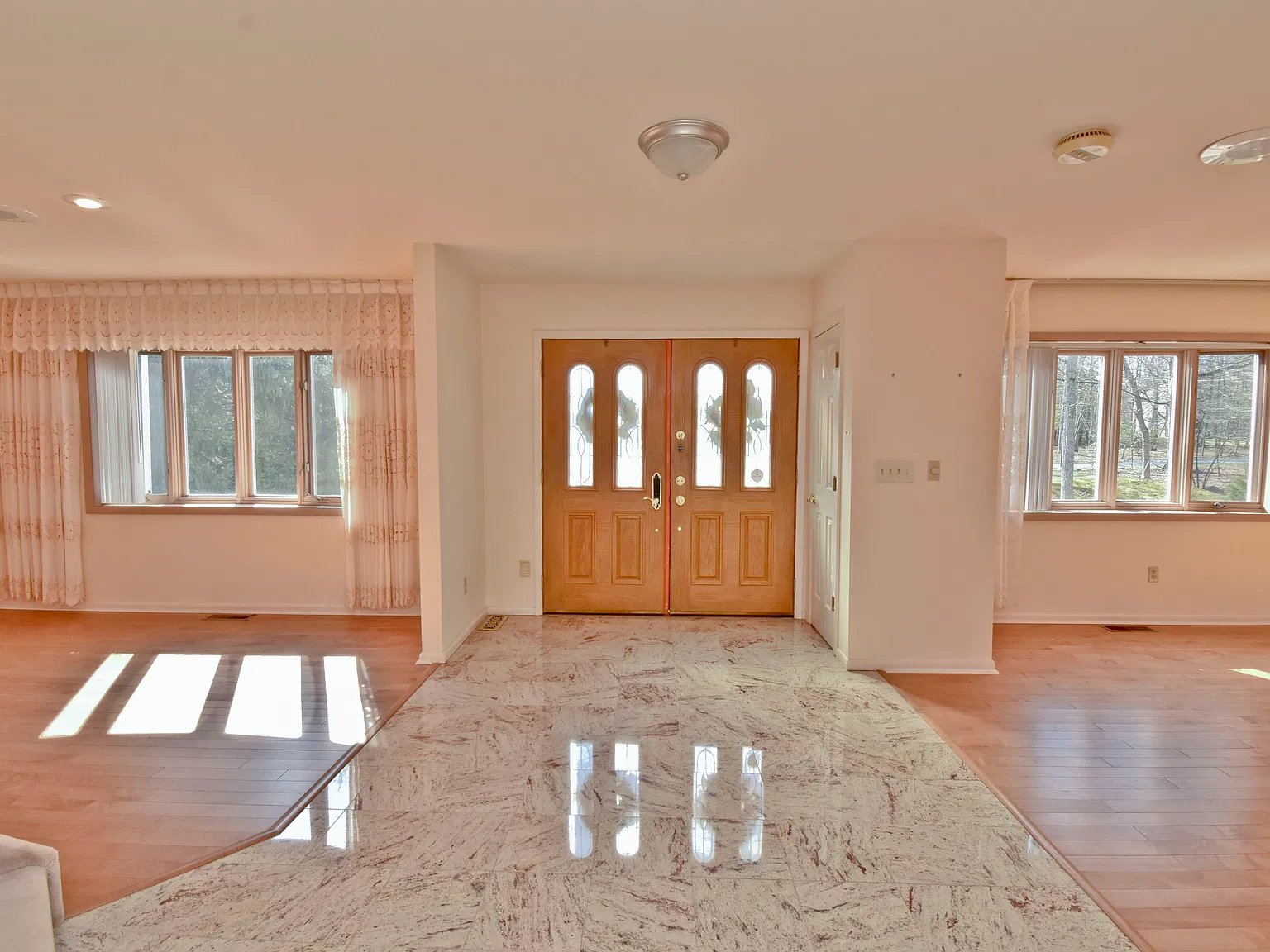 4 bed, 2626 sqft, $2,895 — Photo 2