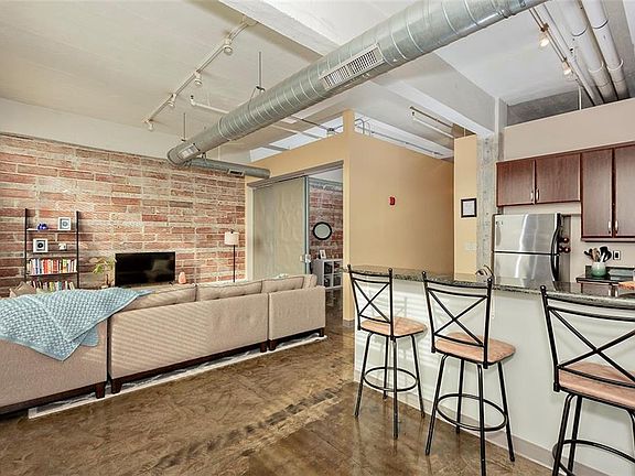 4th image of 1104 Prospect Ave E APT 404