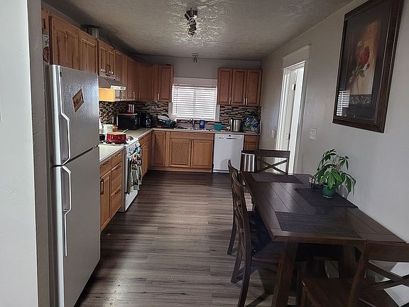 5th image of 2321 Hird Ave