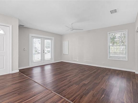 5th image of 290 Leawood CIR