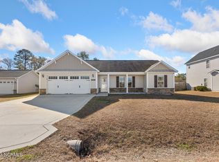220 Long Neck Dr, Richlands, NC 28574