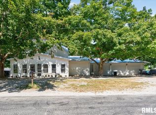 352 W Main St, Mount Auburn, IL 62547