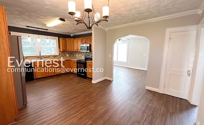 507 S Lovell Ave — Photo 6