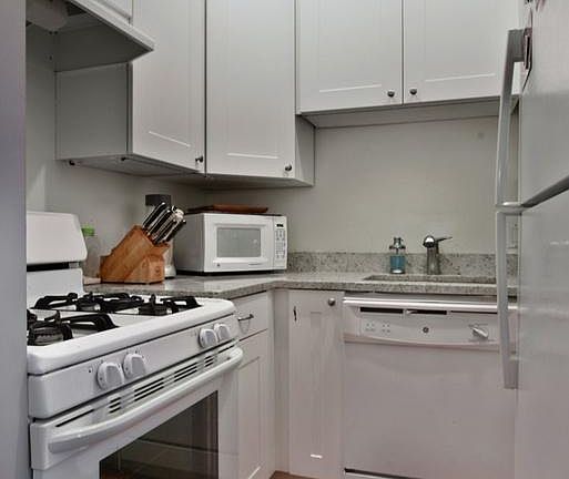 4th image of 1960 N Lincoln Ave #2