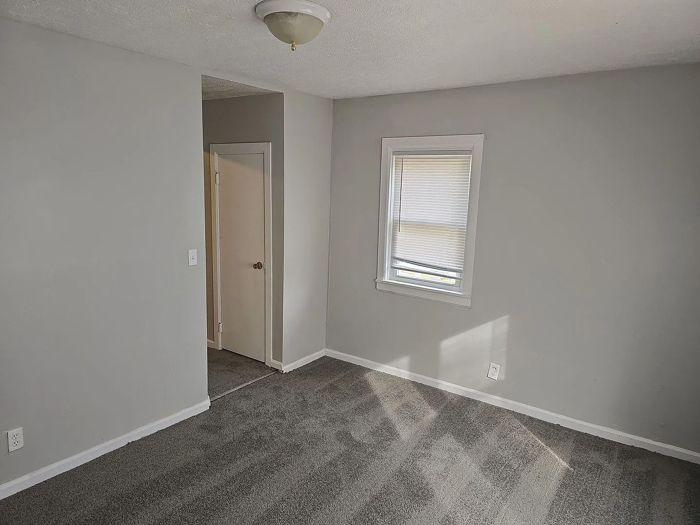For Rent: Coming Soon! 318 E 9th St. 3 Bedroom 1 bath Spacious Home! Nice Yard! Pet Friendly! — Photo 4