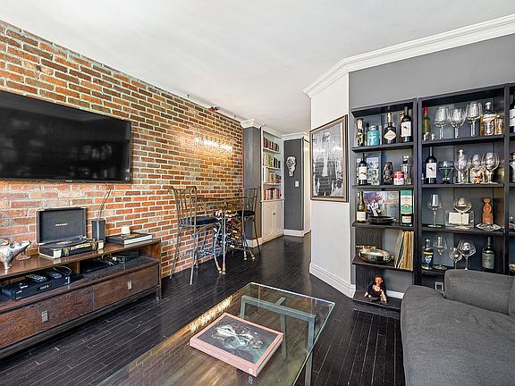 5th image of 240 E 35th St APT 5E