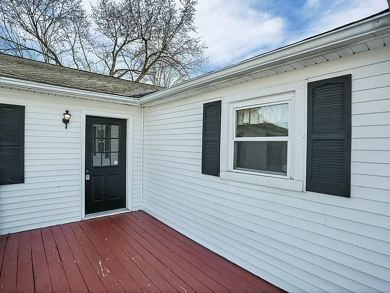 447 Clove Rd — Photo 4