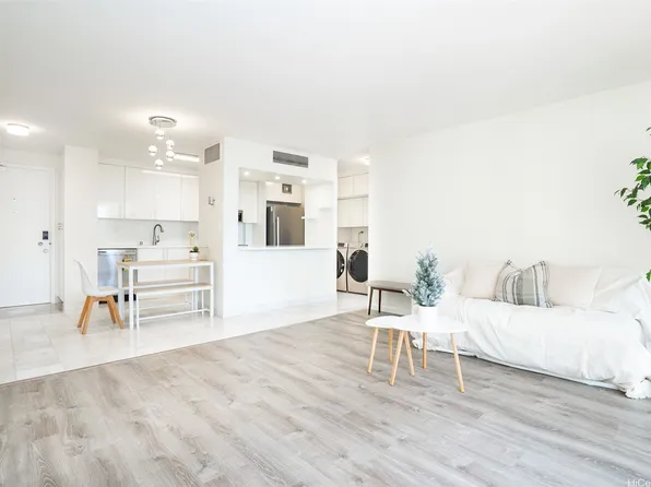 1561 Kanunu St APT 1408, Honolulu, HI 96814