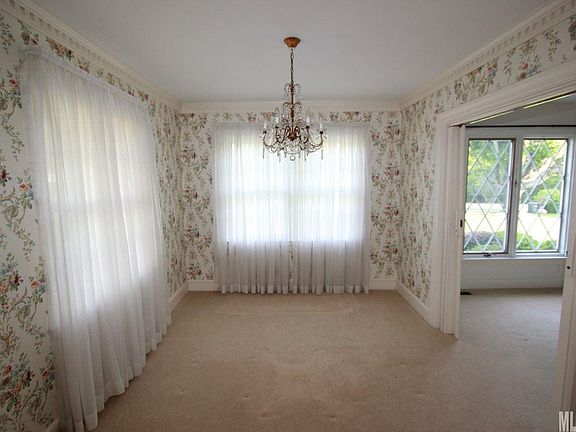 5th image of 3058 N Lookout St