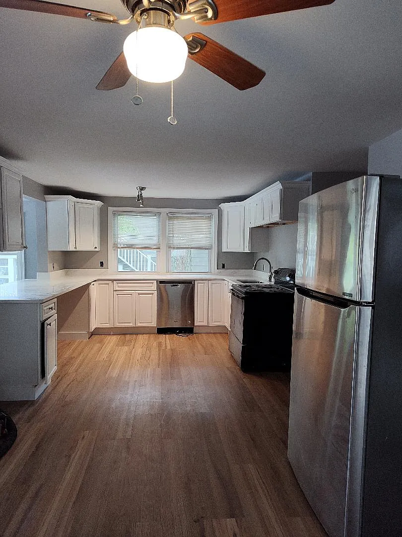 221 Sunset Dr — Photo 4