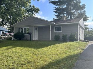 37 Cardinal Ln, Carpentersville, IL 60110