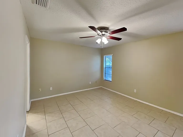2330 Windsor Oaks Ave — Photo 8