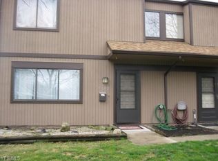 9592 Fernwood Dr, Olmsted Falls, OH 44138