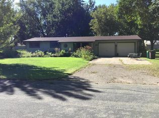 206 2nd St NE, Geneva, MN 56035