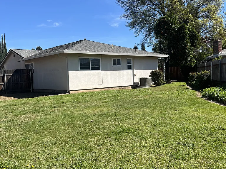1094 Tara Ct — Photo 14