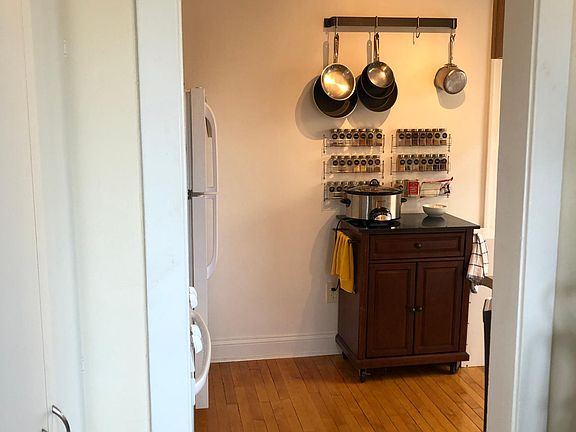 4th image of 724 Hinman Ave APT 3E