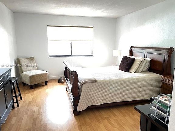 3rd image of 412 Lakeview Dr APT 203