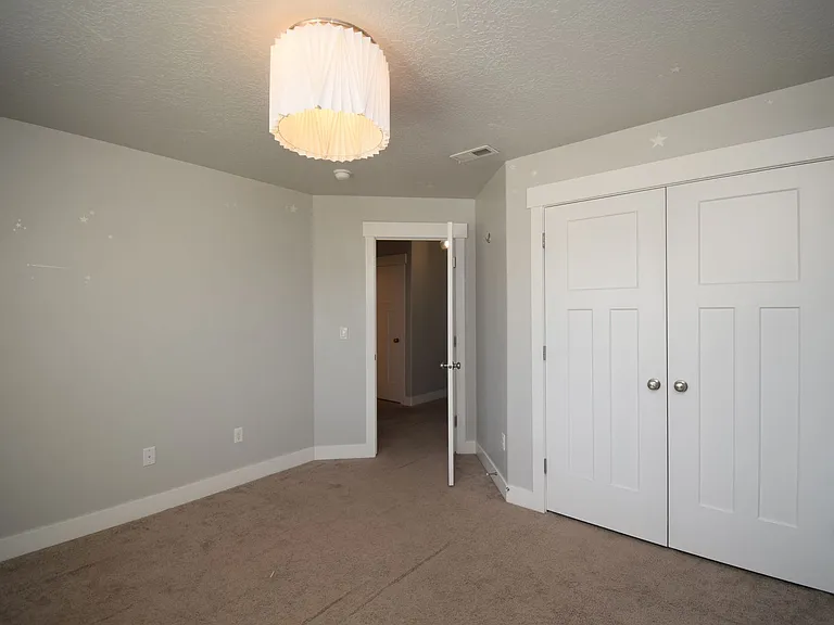 904 W Ellsworth St — Photo 7