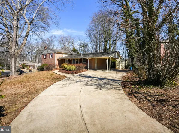 8812 Side Saddle Rd, Springfield, VA 22152