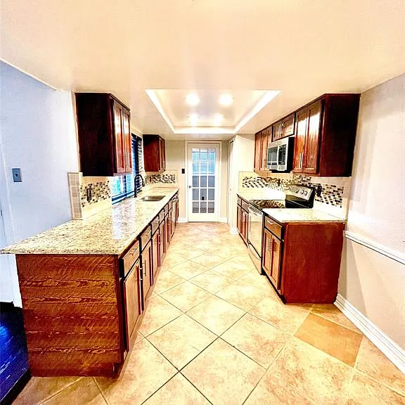 2129 Lymington Rd — Photo 24