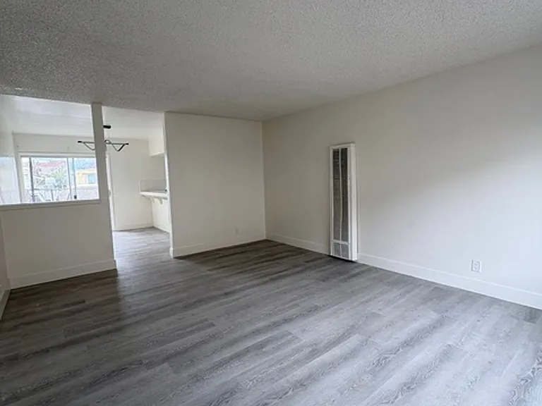 14514-14518 S Berendo Ave — Photo 7