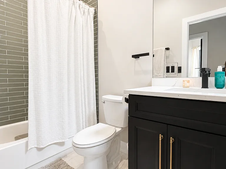 1309 N Rockwell St #2 — Photo 12