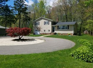 10098 Hillcrest Rd, Kirtland, OH 44094