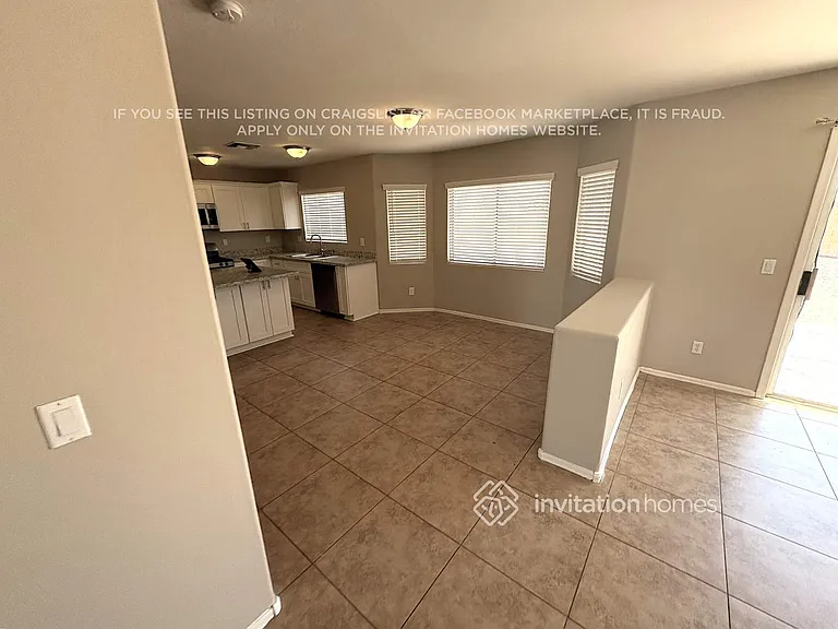 12541 W Myer Ln — Photo 6