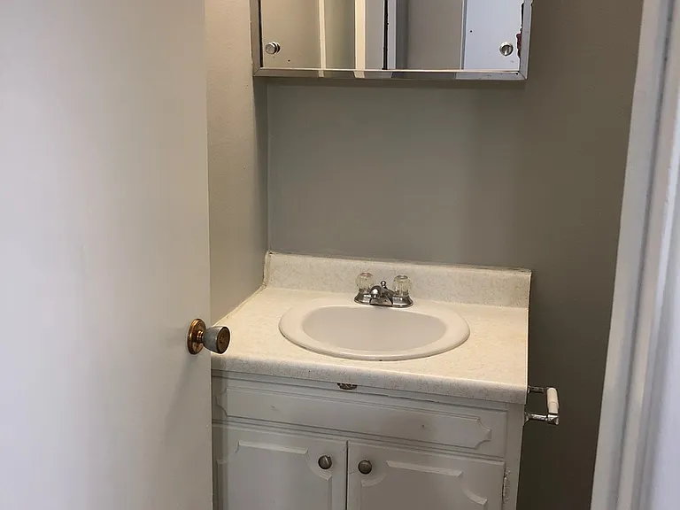 1553 E Ave NE — Photo 5