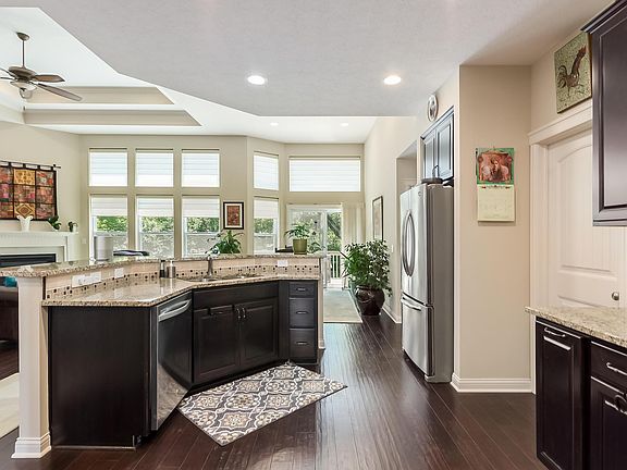 4th image of 1353 Fairway Dr