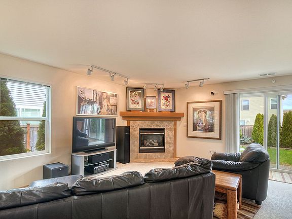 5th image of 9519 Country Hollow Dr E